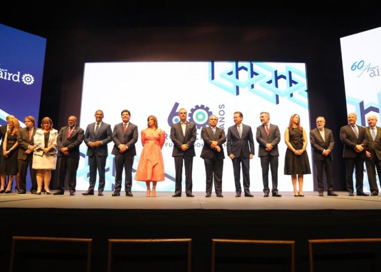 El presidente Luis Abinader y la vicepresidenta Raquel Peña, junto a otros funcionarios de su gabinete, estuvieron presentes en el 60 aniversario de la AIRD.
