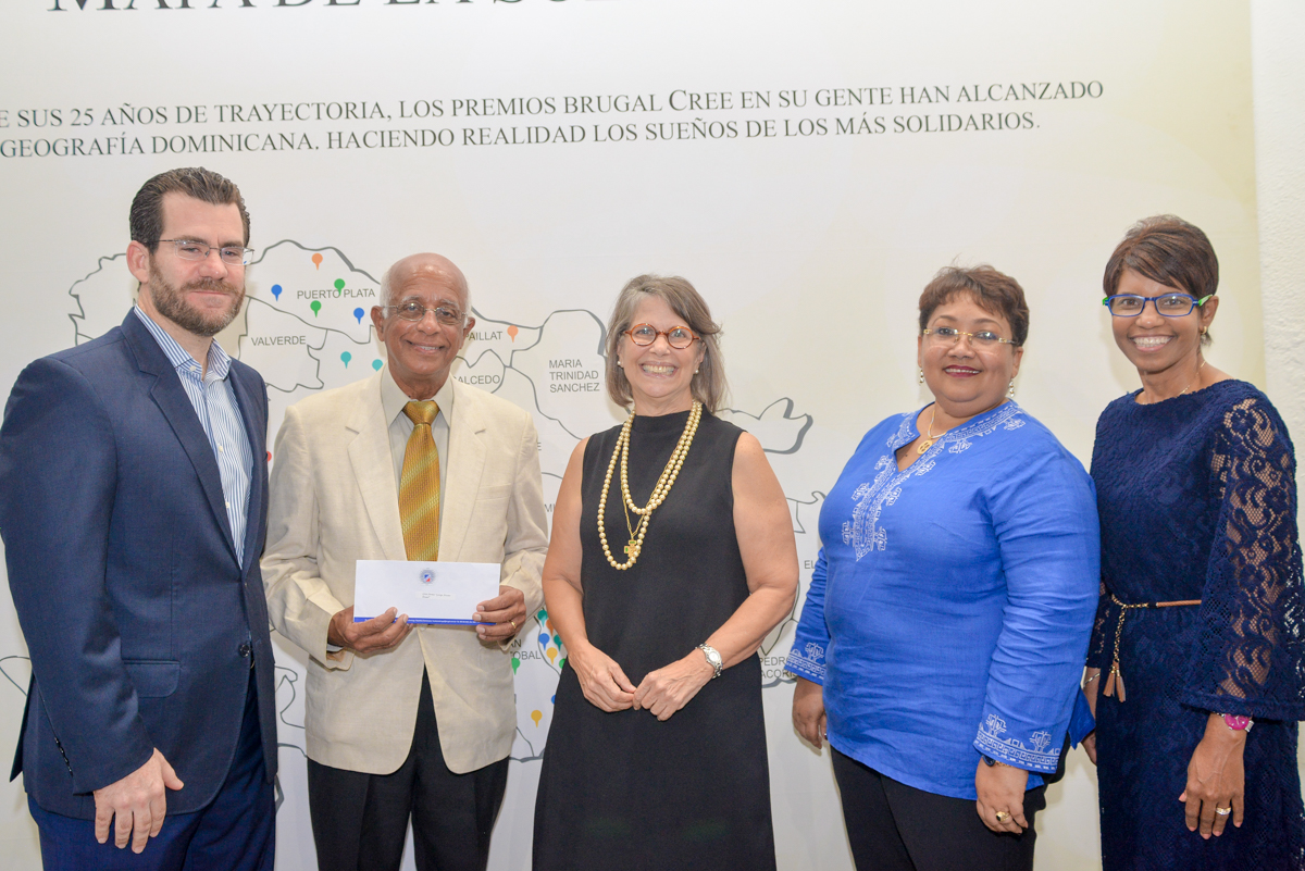 principal patronato cibaeno contra el cancer de santiago recibe el gran premio george arzeno brugal