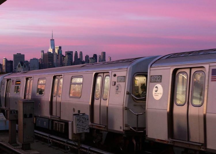 La MTA tiene un presupuesto anual de US$4,600 millones, del que un 24% depende del dinero recolectado en las taquillas de billetaje de autobús y metro. - Fuente externa.