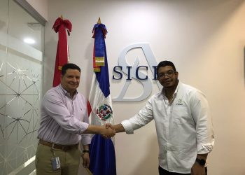 El acuerdo fue firmado por Amaury Abreu, gerente general de SICPA Dominicana y Marcos José Iglesias co-presidente de Cilpen Global. | Fuente externa.