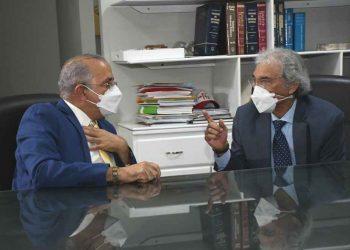 Plutarco Arias, ministro de Salud Pública, y Rafael Mena, presidente de Andeclip.