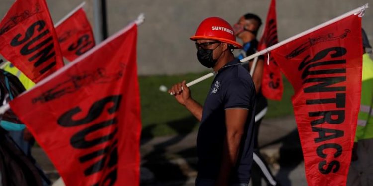 Protesta del sindicato de trabajadores de Panamá, en la que exigieron el mantenimiento de los empleos durante la cuarentena recién impuesta en ese país para controlar los rebrotes de covid-19. | EFE.
