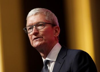 La denuncia se basa en unas declaraciones "falsas y engañosas" que hizo Cook a finales de 2018 sobre la demanda del iPhone y el negocio de Apple en China.