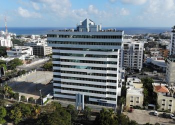 Torre de la Asociación de Industrias de la República Dominicana (AIRD). - Fuente externa.