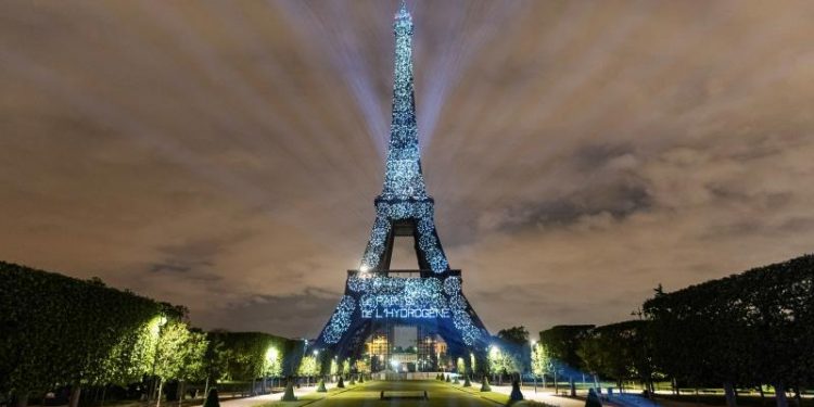Torre Eiffel, iluminada con hidrógeno renovable.
