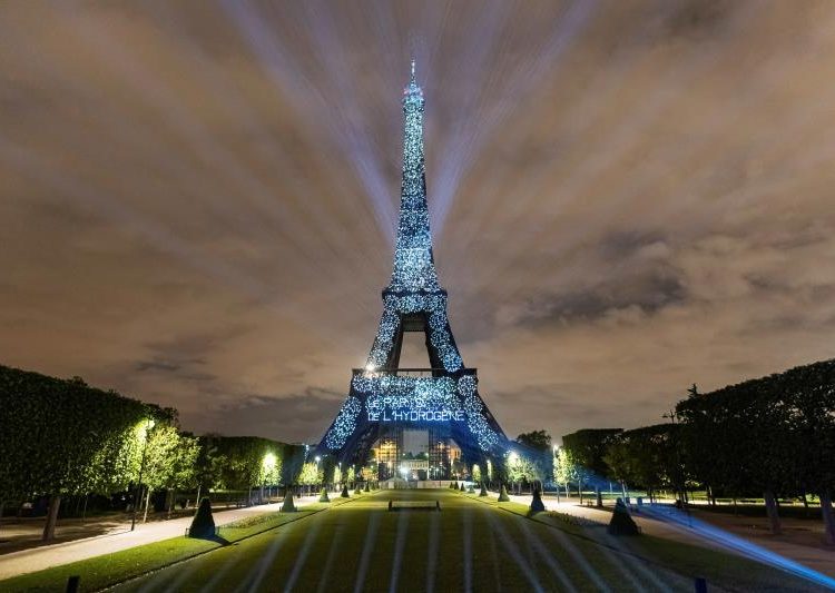 Torre Eiffel, iluminada con hidrógeno renovable.