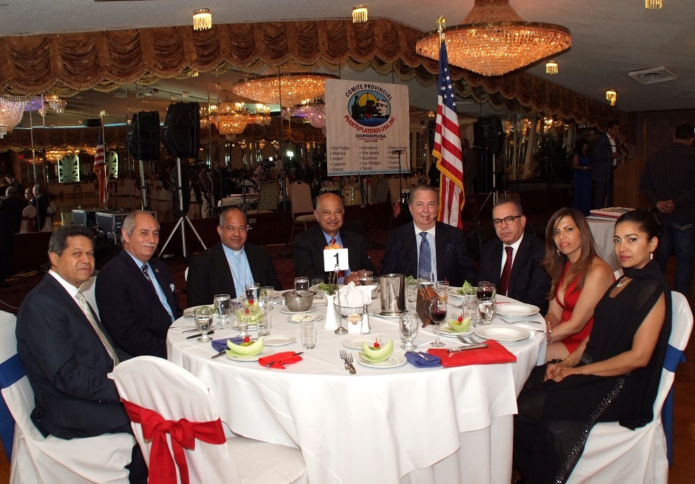 El cónsul Eduardo Selman fue el invitado especial al encuentro de los puertoplateños en Nueva York.