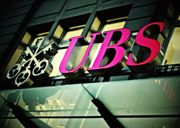 UBS ha expresado su ambición de que las recompras de acciones superen su nivel previo a la adquisición de Credit Suisse para 2026.