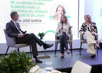 Mario Pujols, vicepresidente ejecutivo de la AIRD; María José García, directora ejecutiva de la Ficem; así como Julissa Báez, directora ejecutiva de Adocem. - Fuente externa.