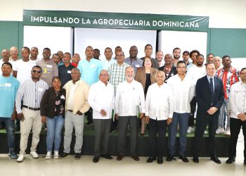 Como parte de la capacitación de productores y técnicos, se realizaron varias giras en el país y en Costa Rica para conocer las variedades resistentes a la roya. - Fuente externa.