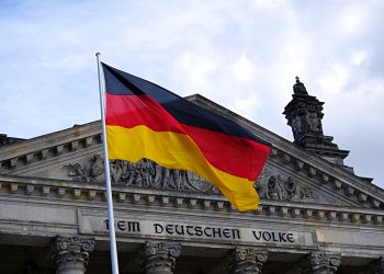 Los principales institutos económicos alemanes predijeron a finales de marzo ya sólo un crecimiento de la economía alemana del 0.1% para este año.