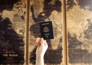 De América, sólo Estados Unidos y Canadá se ubican en "top 7" de los pasaportes más poderosos a nivel global. - Unplash.