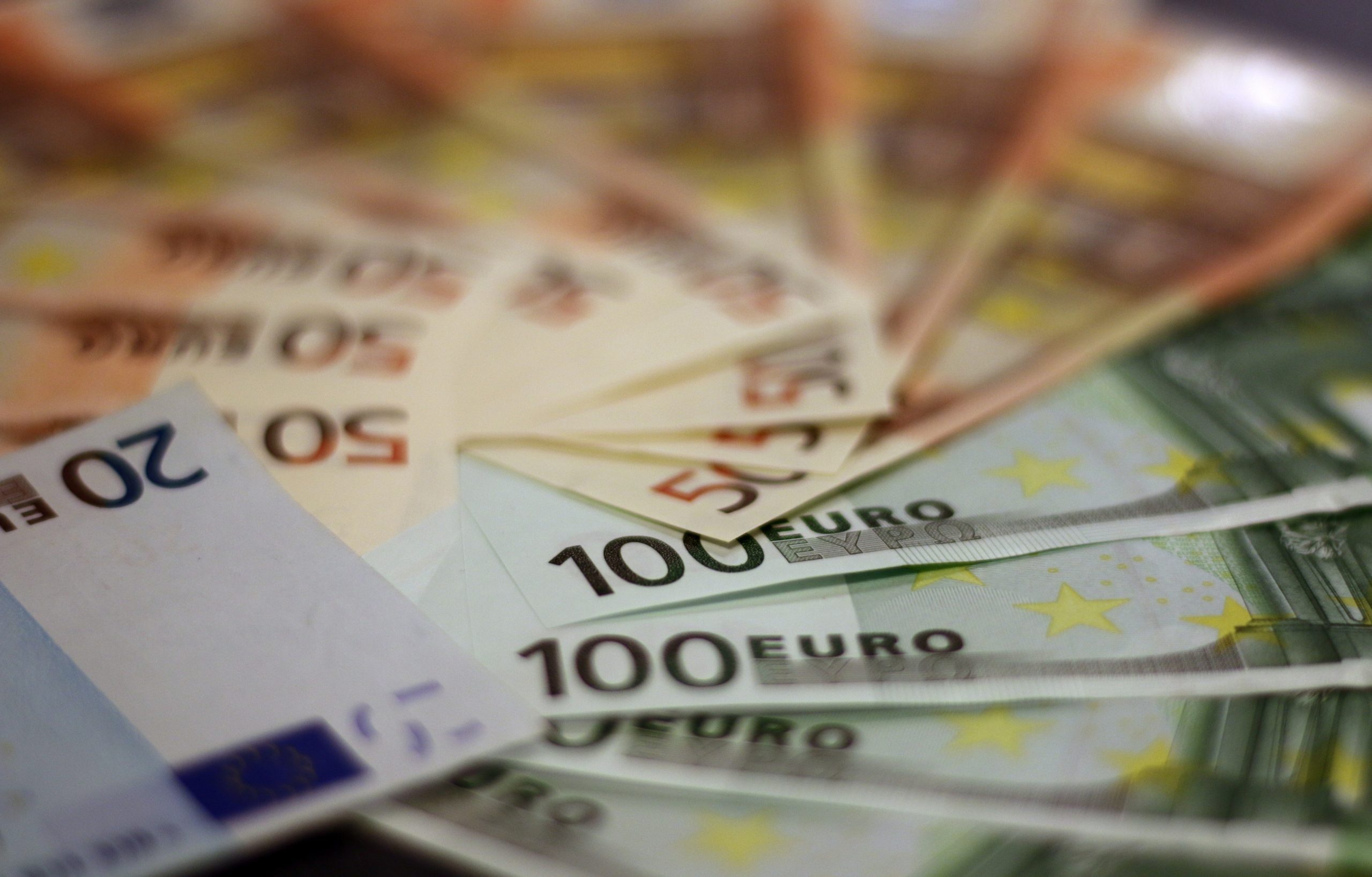Euros, inversión, financiamiento