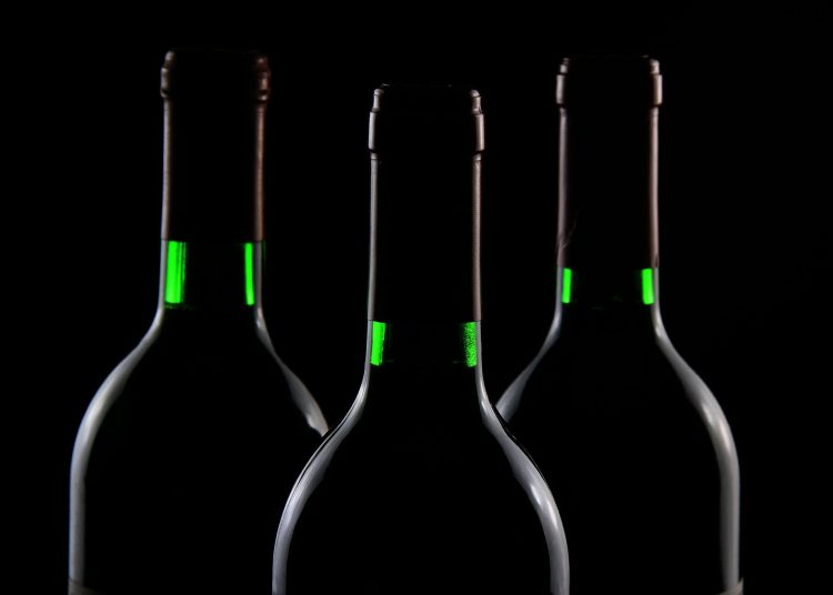 Botellas de vino. | Holger Detje, Pixabay.