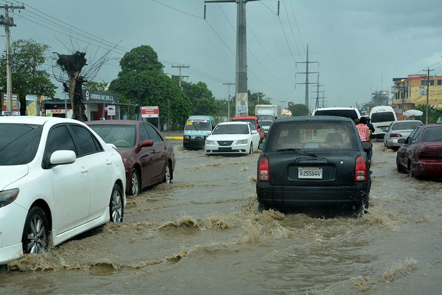 calles llenas de agua lluvia 1