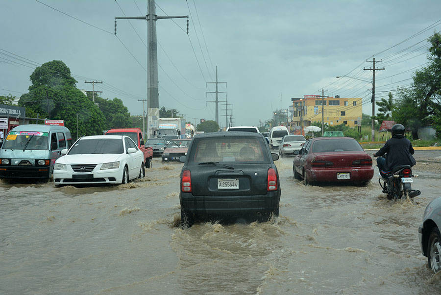 calles llenas de agua lluvia 3