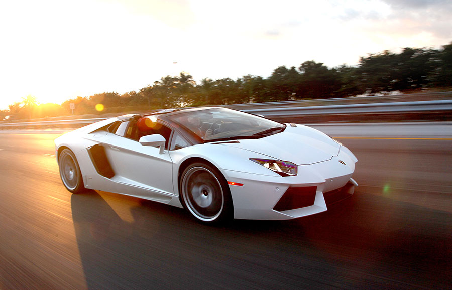 El Lamborghini Aventador es el vehículo deportivo más caro que existe en República Dominicana.