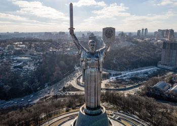 Monumento a la Patria Ucraniana, en Kiev, Ucrania. - Fuente externa.