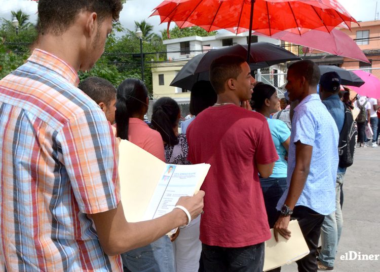 Ahora mismo, uno de cada cinco jóvenes dominicanos no irá a clases ni al trabajo, según datos del Banco Mundial. | Lésther Álvarez.