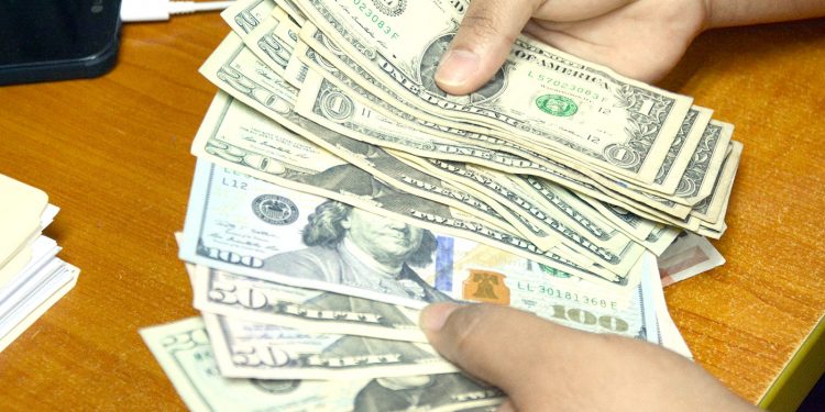 Para diciembre, el flujo de remesas que ingresó al país alcanzó los US$872.3 millones. | Lésther Álvarez
