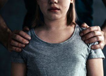 En 2022, la IWF confirmó 225,588 informes con imágenes o vídeos de niños que sufrían abuso sexual. De esos, 199,363 fueron “autogenerados”.