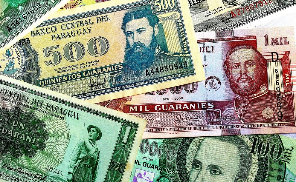 La devaluación del guaraní, moneda nacida en 1943, hace que de forma gradual se reduzca el poder adquisitivo de la clase media.