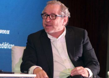 Guarocuya Félix en el panel “Cómo impulsar el desarrollo económico desde el ejercicio de la política”.