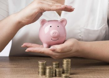 Los expertos en finanzas personales aconsejan destinar al menos el 10% de sus ingresos fijos mensuales al ahorro. | Fuente externa