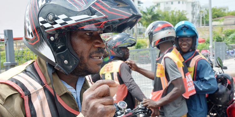 Los motoconchos haitianos tienen un promedio de ganancia mensual de alrededor de RD$30,000. | Lésther Álvarez