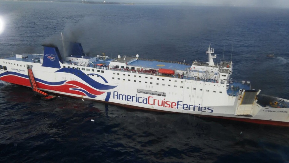 incendio barcho ferri puerto rico policia barco caribbean cruise espanol