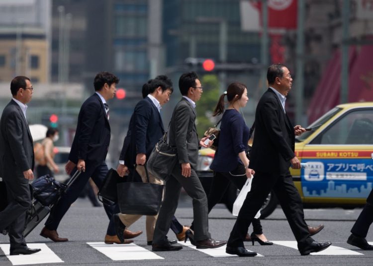 El número de puestos de trabajo disponibles por cada 100 personas en busca de empleo en Japón fue de 129 en el noveno mes de este año. - Fuente externa.