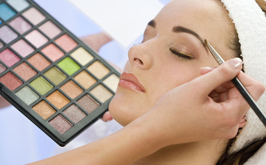 Las mujeres que más invirtieron en maquillaje en 2014 son venezolanas, japonesas, británicas, canadienses y australianas. | Fuente externa