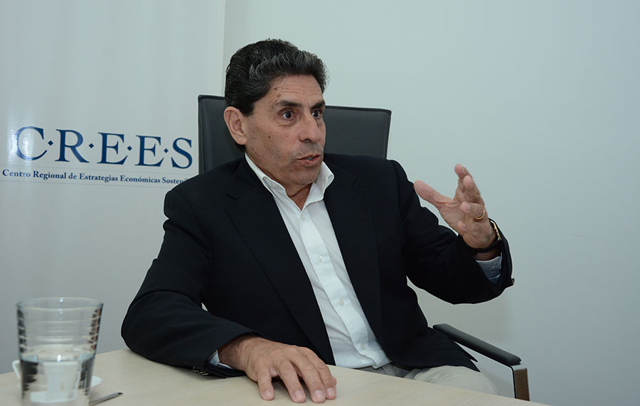 Mauricio Rojas llegó al país invitado por el Centro Regional de Estrategias Económicas Sostenibles (CREES).