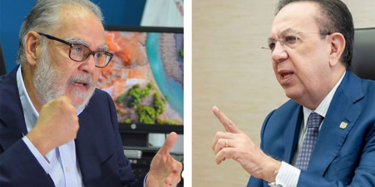 Miguel Ceara Hatton y Héctor Valdez Albizu, ministro de Economía, Planificación y Desarrollo y gobernador del Banco Central, respectivamente.