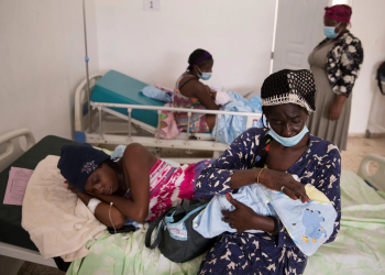 En 2022 se registraron 114,580 partos en los hospitales, de los cuales el 33.1%, es decir, 37,941, eran de madres haitianas. - Fuente externa.