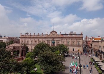 La Plaza de Armas se ubica en el casco histórico y alberga los edificios gubernamentales.