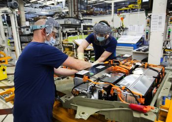 La producción manufacturera, que representa el 78% de toda la producción industrial, creció un 0.8% en febrero, después de una caída del 1.1% en enero.