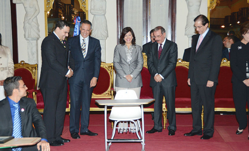 El ganador del concurso fue anunciado en abril del 2013 en un acto en el Palacio Nacional.