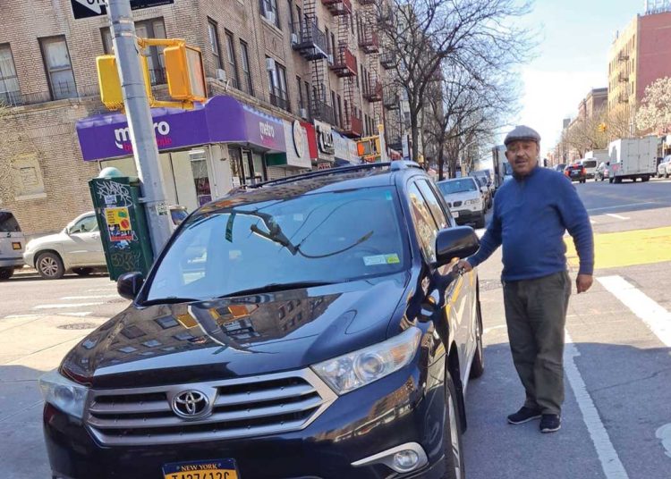 Ramón Rodríguez tiene 35 años trabajando con taxistas en diferentes modalidades en Nueva York. | Gabriel Alcántara