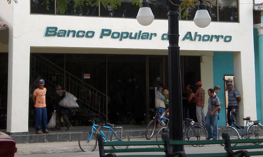 Actualmente se estudia en Cuba la posibilidad del pago a contratados mediante la banca remota. | Fuente externa
