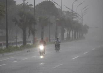 Tormenta tropical Franklin, en Santo Domingo (República Dominicana). EFE/Orlando Barría