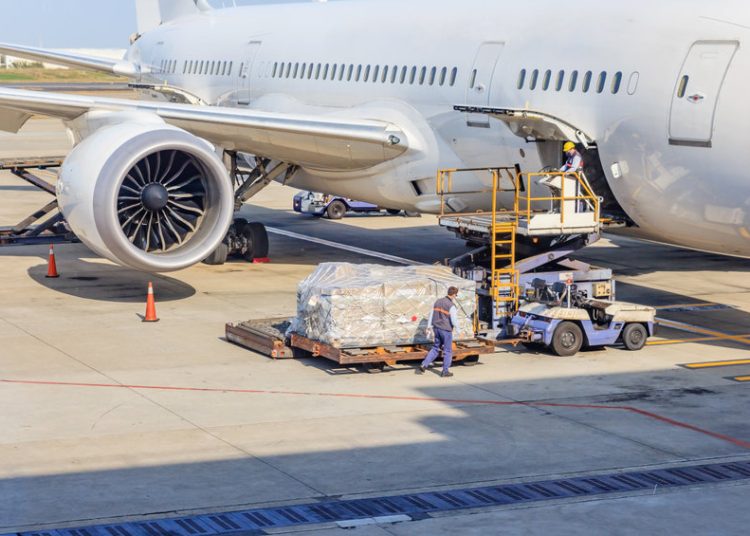 El transporte aéreo permite mayor rapidez en el envío de productos. | Fuente externa.