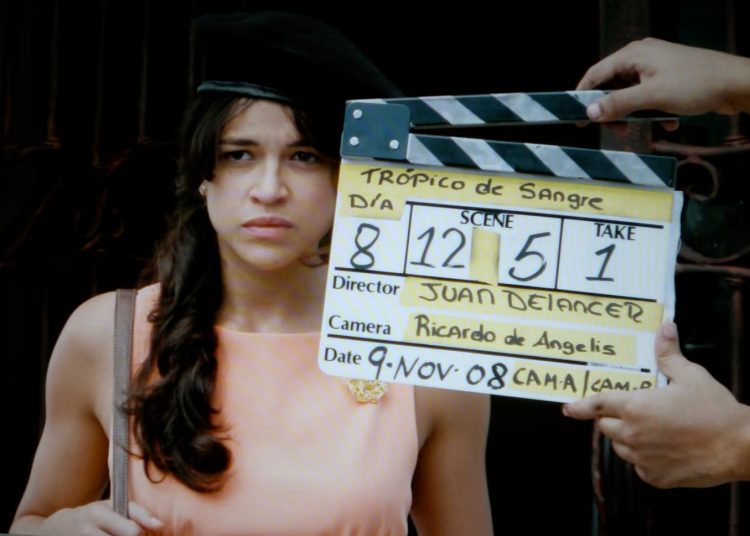 Michelle Rodríguez en el rodaje de "Trópico de sangre". - Fuente externa.